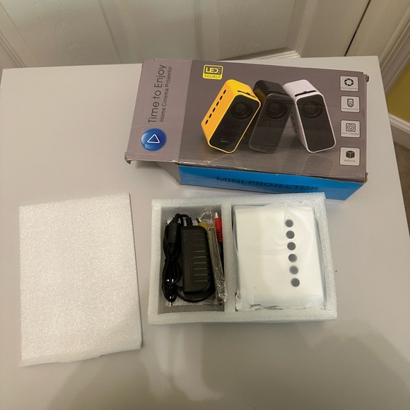 LED mini projector - Picture 5 of 9